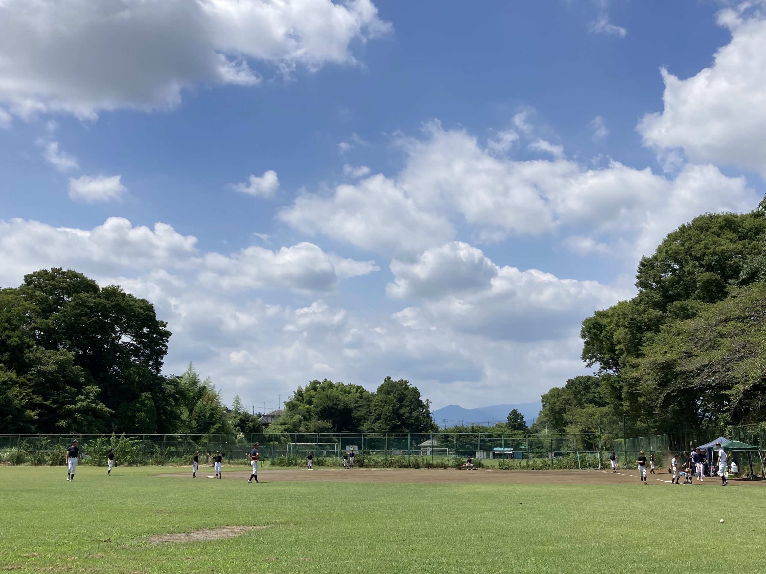 写真：夏空の下の練習